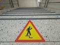 imagen para "Mind the step!" en polaco